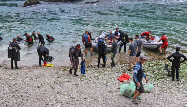 Ljudi uporno bacaju smeće u Neretvu, svake godine stanje sve gore