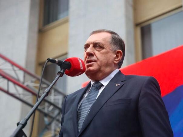 Lobira po Americi, moli Vučića i Trumpa: Dodikova očajnička borba protiv političkog kraja