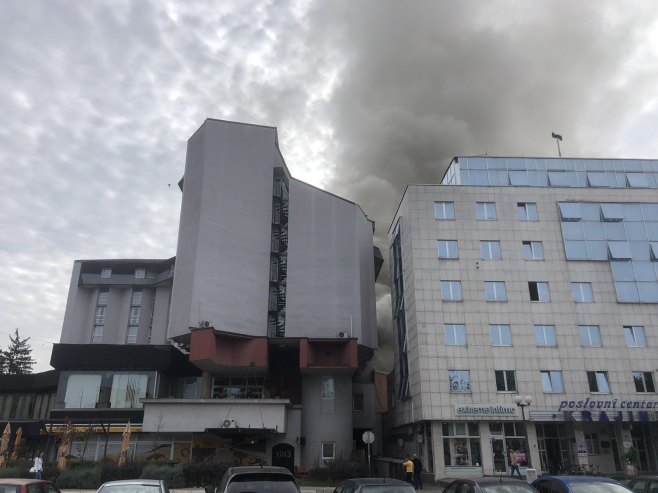 Lokalizovan požar u objektu 'Elektrokrajine' i hotelu 'Bosna'