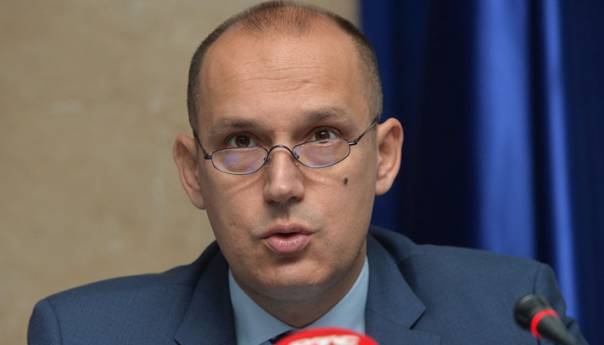 Lončar: Dijete na infuziji ispred bolnice nema koronu, zloupotreba informacija