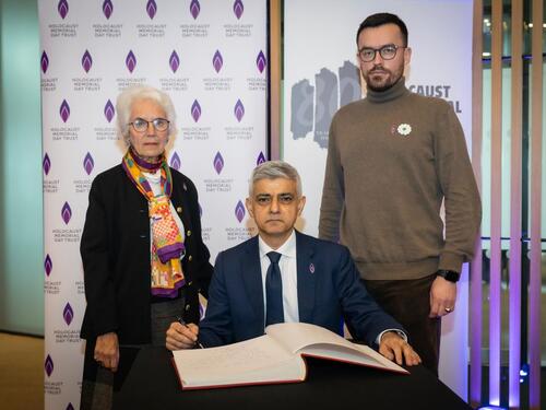 London odao počast žrtvama Auschwitza i Srebrenice