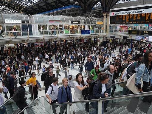 London paralizovan: Radnici podzemne željeznice obustavili rad