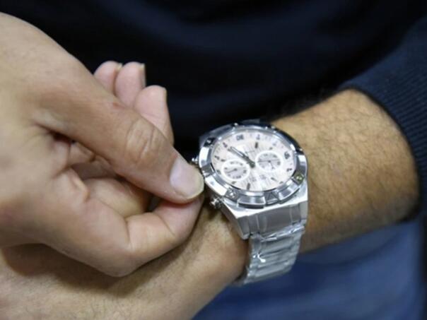 Lopov, ali stručan: Vratio ukradene satove, a ostavio i šokantnu poruku