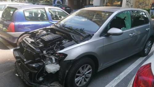 Lopovi rastavili Golf: Odnijeli haubu, akumulator ...