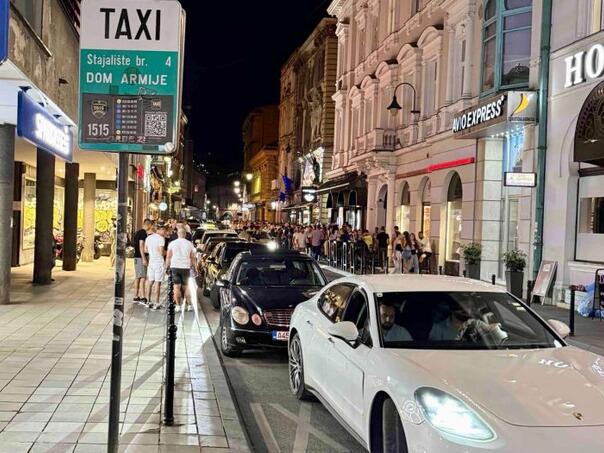 Loša slika Sarajeva: Nepropisno parkiranje i nepostojanje Ubera ili Bolta