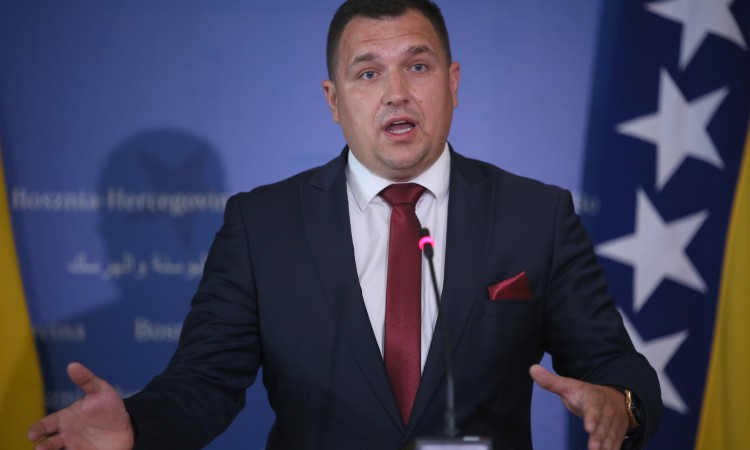 Lučić: Strah od ćirilice neopravdan i neutemeljen