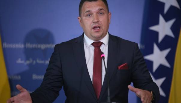 Lučić: Strah od ćirilice neopravdan i neutemeljen