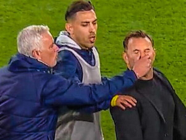 Ludilo u Turskoj: Mourinho povukao trenera Galate za nos