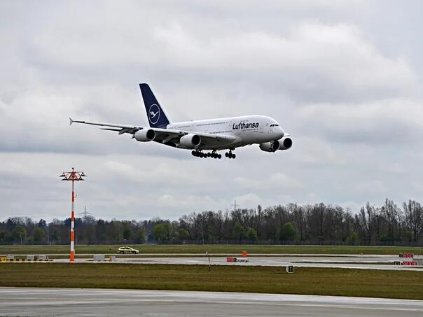 Lufthansin avion A380 sletio van piste u Minhenu, oštećena signalizacija