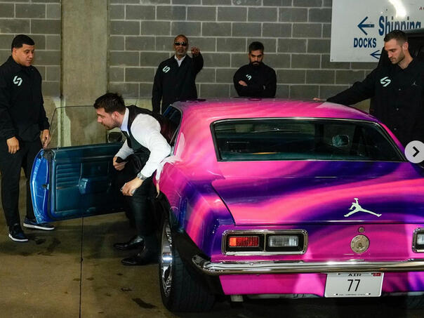 Luka Dončić grandioznim automobilom došao na meč