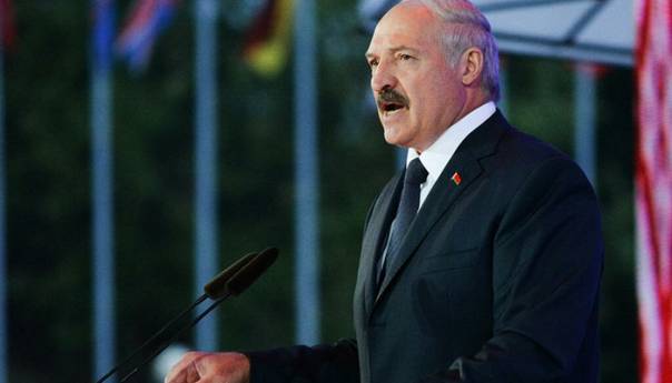 Lukašenko: Izbore održati nakon ustavnog referenduma