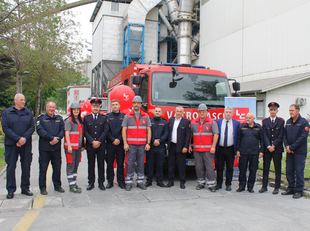 Lukavac Cement donirao vatrogasno vozilo: Podrška PVJ i građanima Lukavca