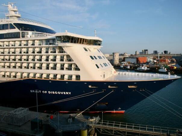 Luksuzni brod sa skoro 1000 putnika upao u oluju, ima mrtvih i povrijeđenih