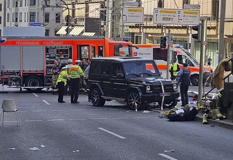 Mercedesom se zabio u ljude u Stuttgartu