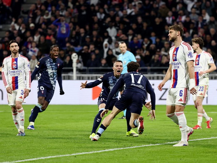 Lyon ispao iz Evropske lige, Peljto pokazao dva crvena kartona