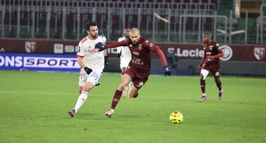 Lyon porazom na domaćem terenu ostavio PSG na vrhu tabele