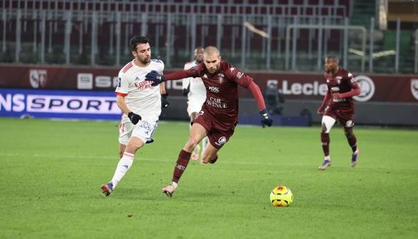 Lyon porazom na domaćem terenu ostavio PSG na vrhu tabele