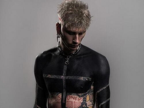 Machine Gun Kelly šokirao novom tetovažom