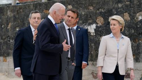 Macron: Amerika se vratila s Bidenom