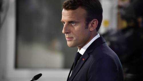 Macron: Francuska je tek na početku krize s koronavirusom, trka s vremenom