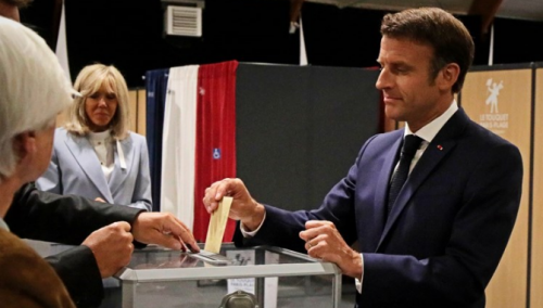 Macron gubi apsolutnu većinu u parlamentu