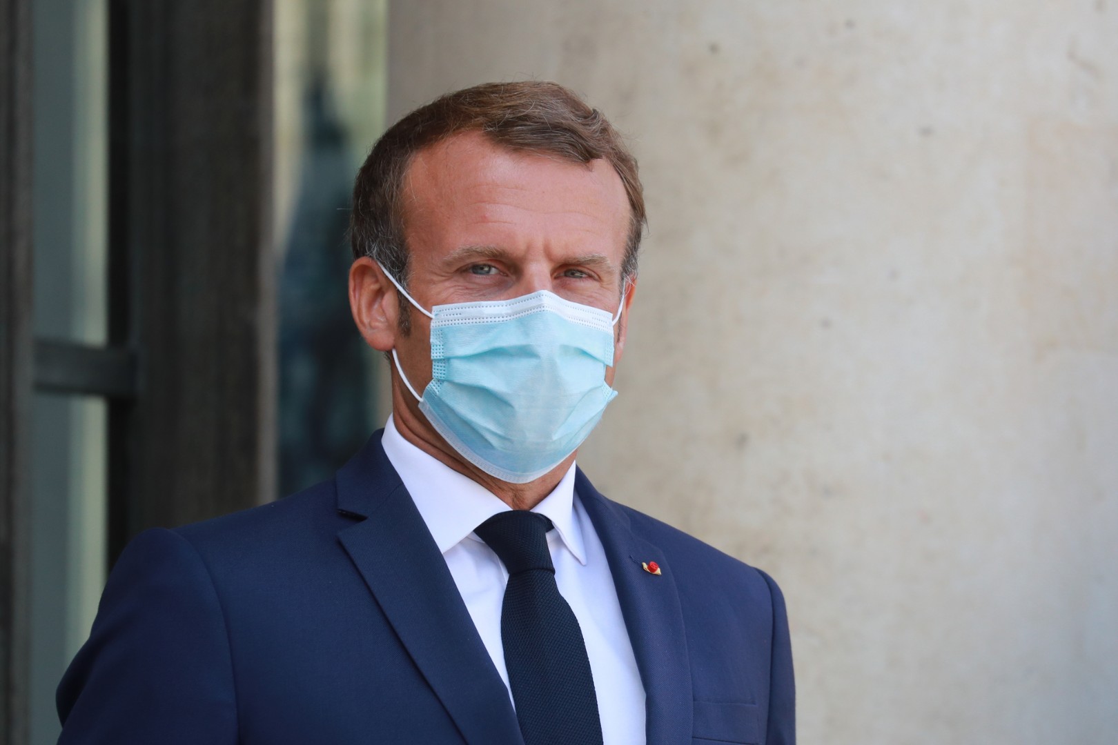 Macron i dalje pokazuje simptome zaraze