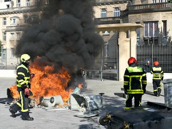 Macron najavio paket mjera kao odgovor na ulične proteste širom Francuske