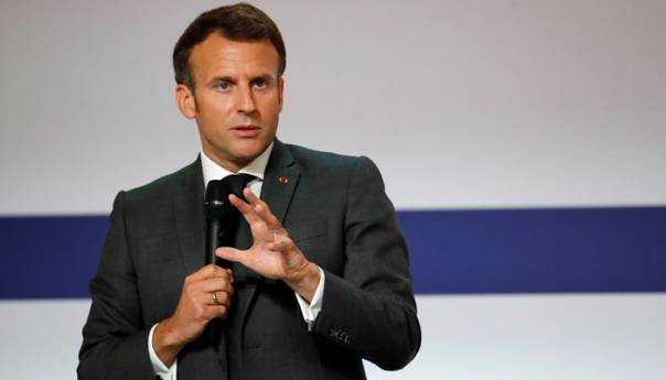 Macron naredio svim medicinskim radnicima da se moraju vakcinisati