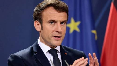 Macron: Nemamo dokaza da se ruska vojska povlači
