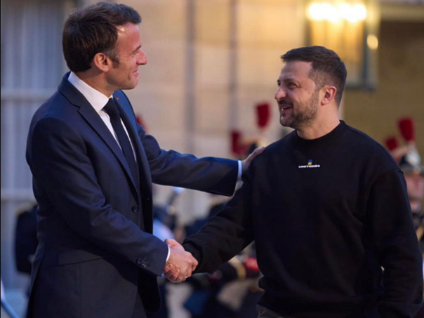 Macron: Neprihvatljivo da Ukrajinci razgovaraju dok ih bombarduju