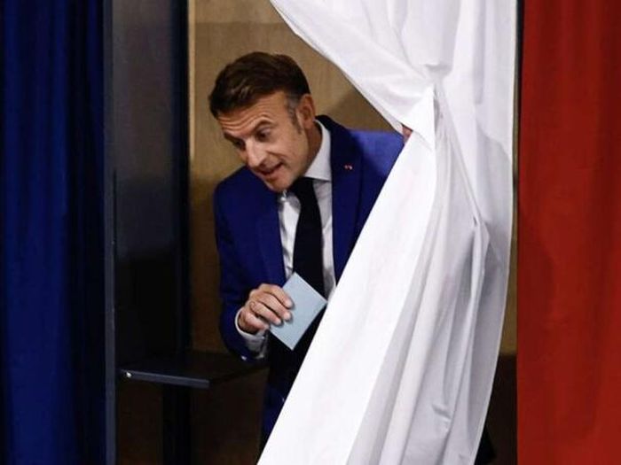 Macron 'nestao' iz javnosti nakon poraza na izborima
