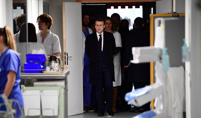 Macron obišao parišku bolnicu koja liječi pacijente od koronavirusa