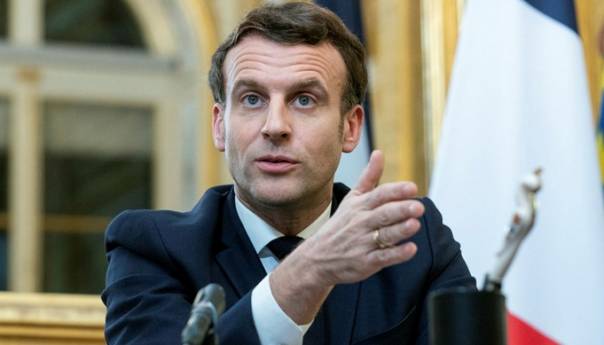 Macron optužio Washington i London da blokiraju izvoz vakcina