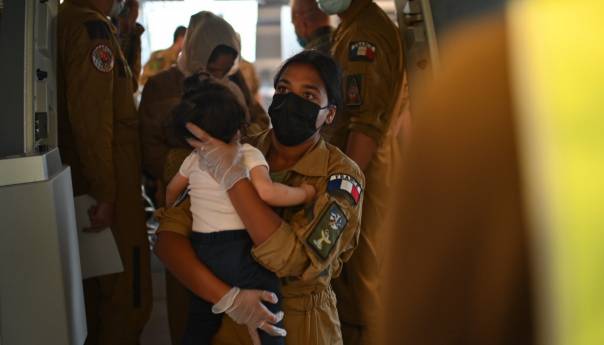 Macron poželio 'dobrodošlicu' Afganistancima evakuiranim u Francusku