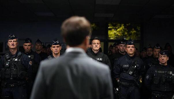 Macron sa gradonačelnicima, 45.000 policajaca na ulicama