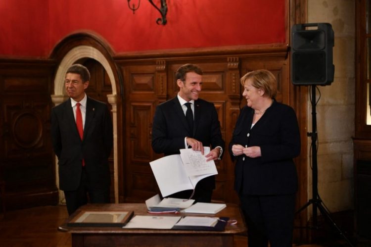 Macron sa stilom ispratio Merkel: Uspjela je sačuvati jedinstvo Evrope u krizi