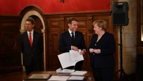 Macron sa stilom ispratio Merkel: Uspjela je sačuvati jedinstvo Evrope u krizi