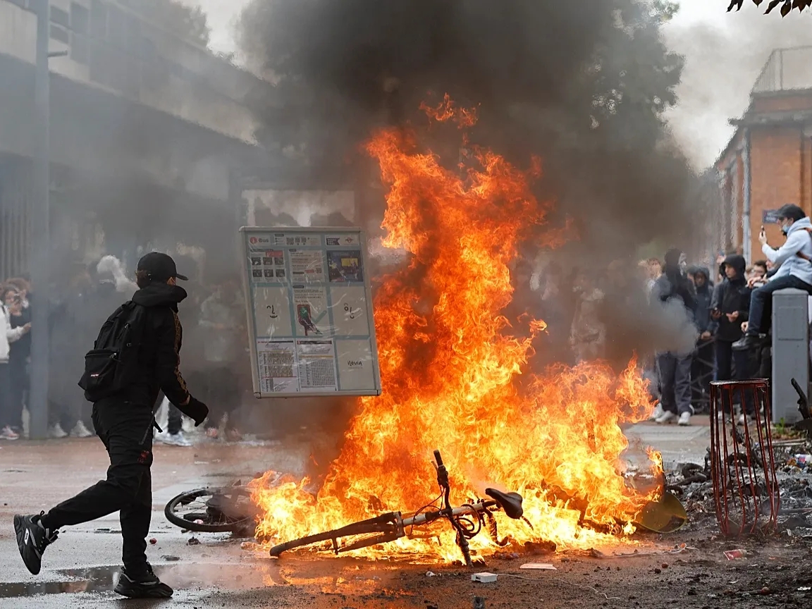 Macron se sastaje s predstavnicima učenika po prvi put od izbijanja protesta