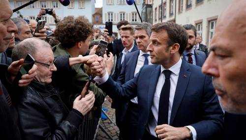 Macron: Šerpe neće pomoći Francuskoj da krene naprijed
