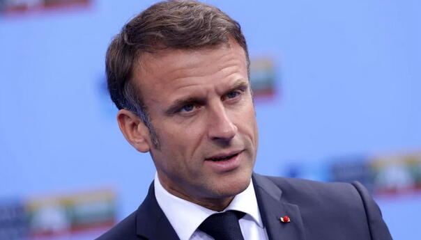 Macron smijenio nekoliko ministara u pokušaju da okrene stranicu svog drugog mandata