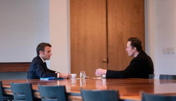 Macron: Twitter će se boriti protiv ekstremističkog sadržaja