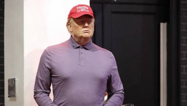 Madame Tussauds presvukao Trumpovu figuru u golfera