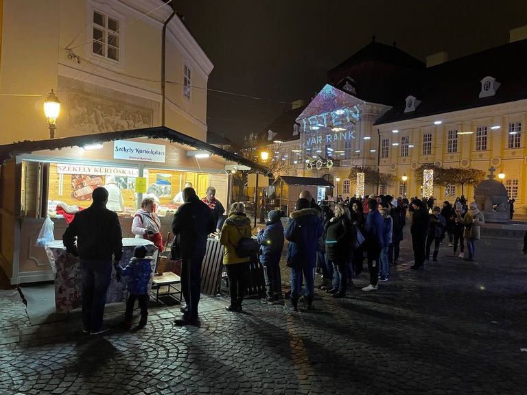 Mađarska zatvara stadione, pozorišta, bazene preko zime zbog visokih cijena energenata