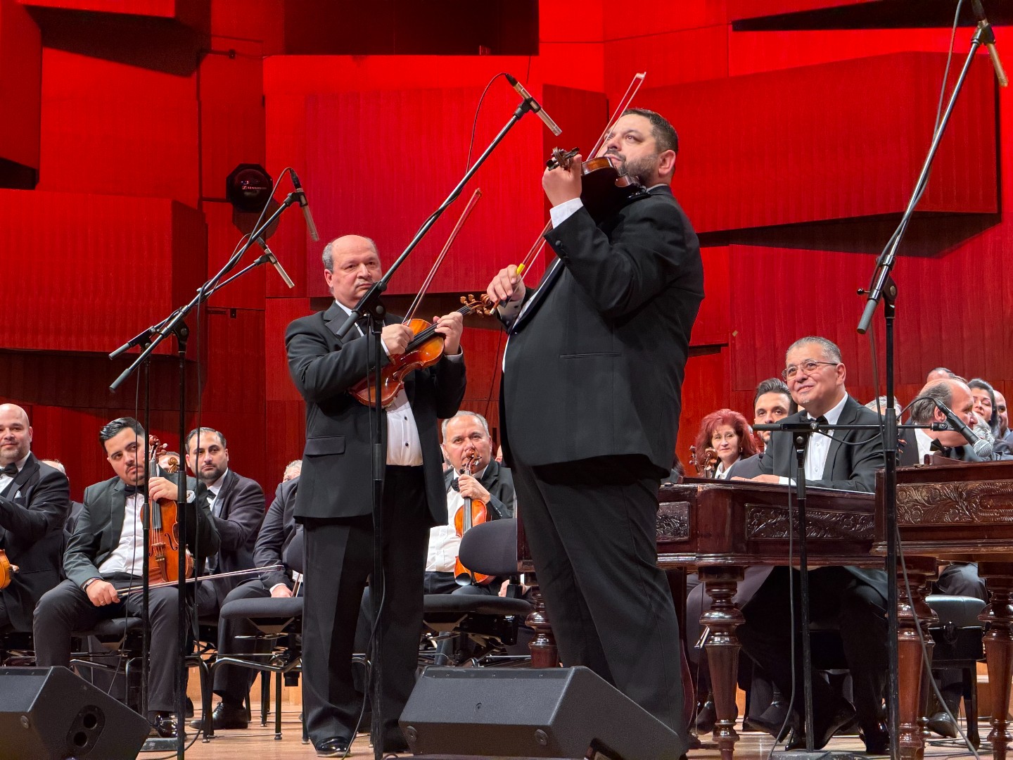 Mađarski orkestar "100 romskih violina" oduševio Zagreb