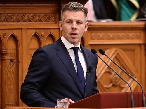 Mađarski premijer najavio novi Ustav i uklanjanje "Orbanove mafije"