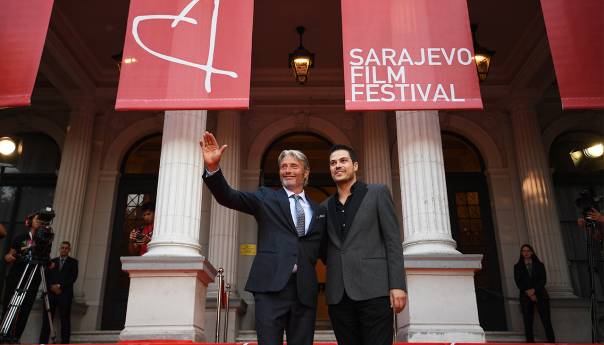 Mads Mikkelsen prošetao crvenim tepihom: Vratit ću se u Sarajevo