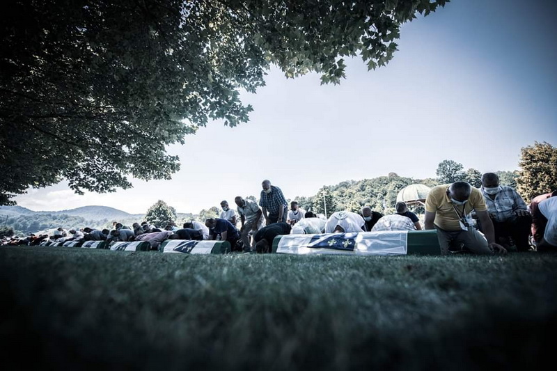 Magazin Politico analitički tekst posvetio genocidu u Srebrenici