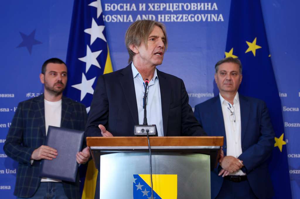 Magazinović: Međunarodni akteri nas nagovarali da pristanemo na Dodikovu igru