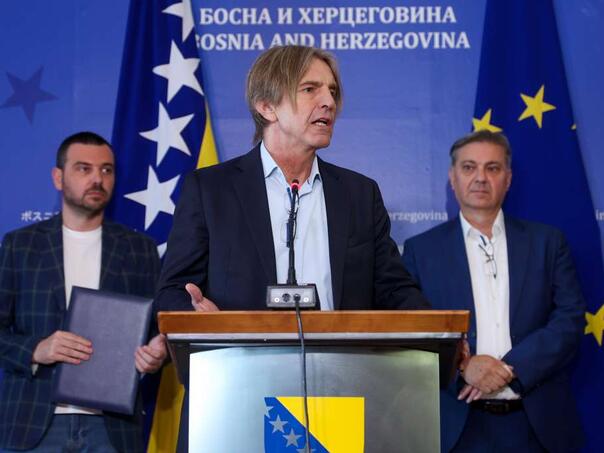 Magazinović: Međunarodni akteri nas nagovarali da pristanemo na Dodikovu igru