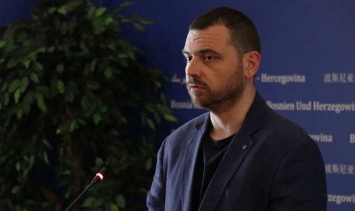 Magazinović: Osjećam se poniženo, jer su tri čovjeka privatizirala BiH